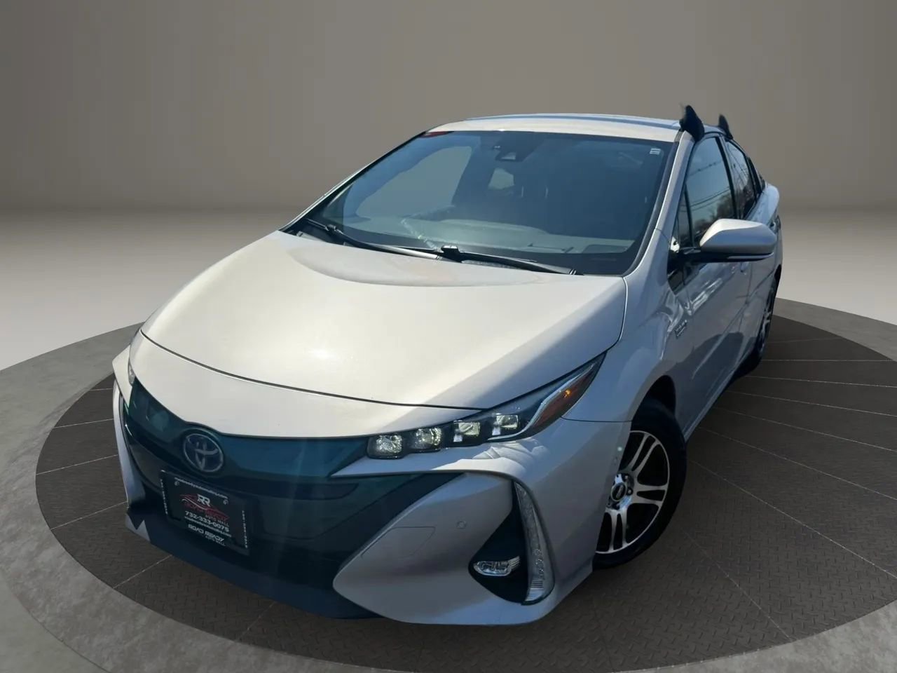 Used 2019 Toyota Prius Prime Advanced FWD image 2