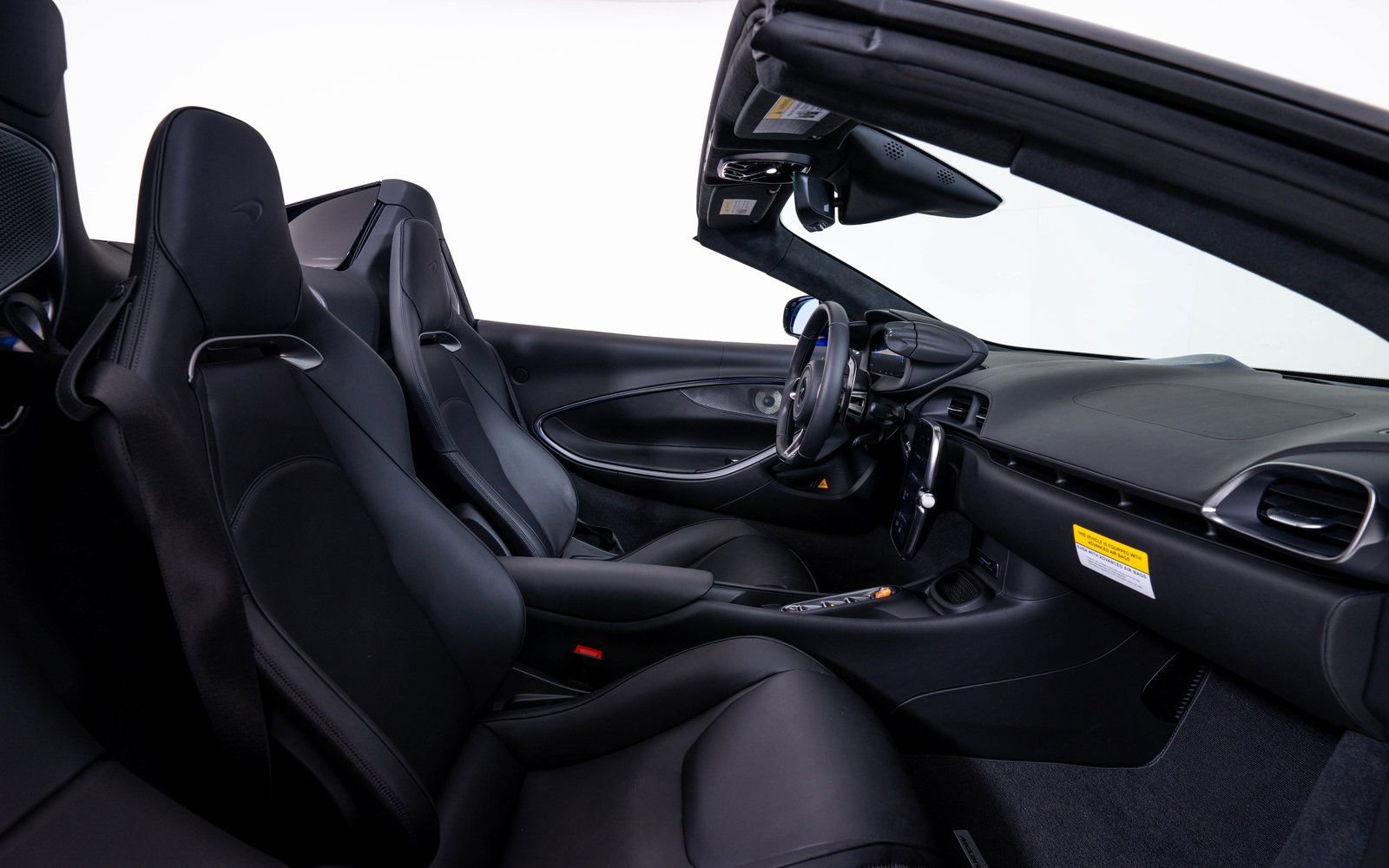 Used 2025 McLaren Artura Spider image 20