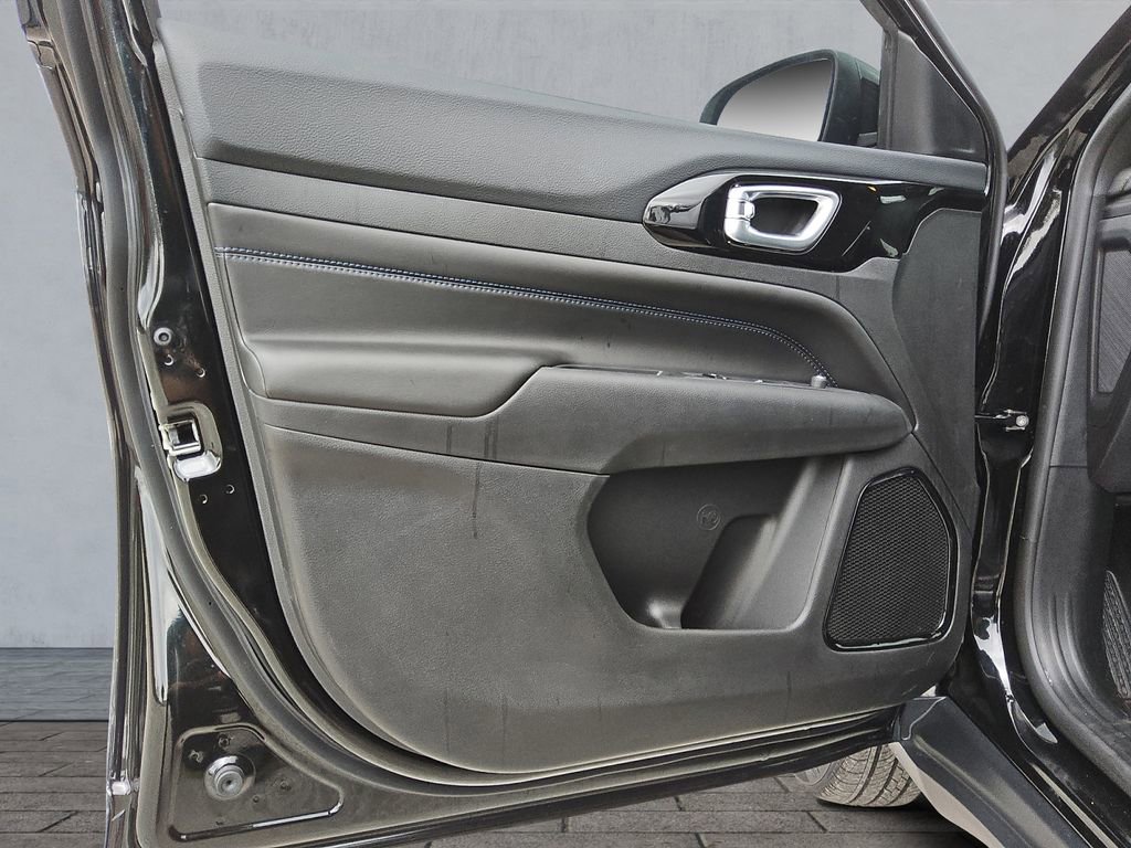 New 2026 Jeep Compass Latitude image 17