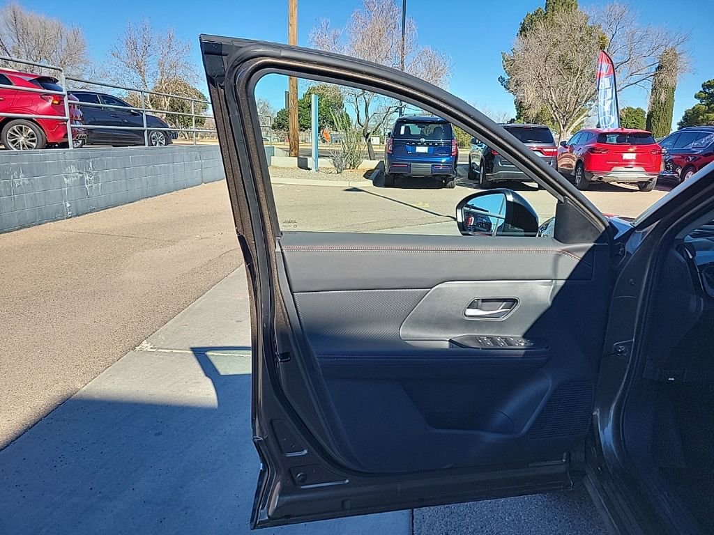 New 2026 Nissan Kicks SR w/ Cold Weather Package image 11