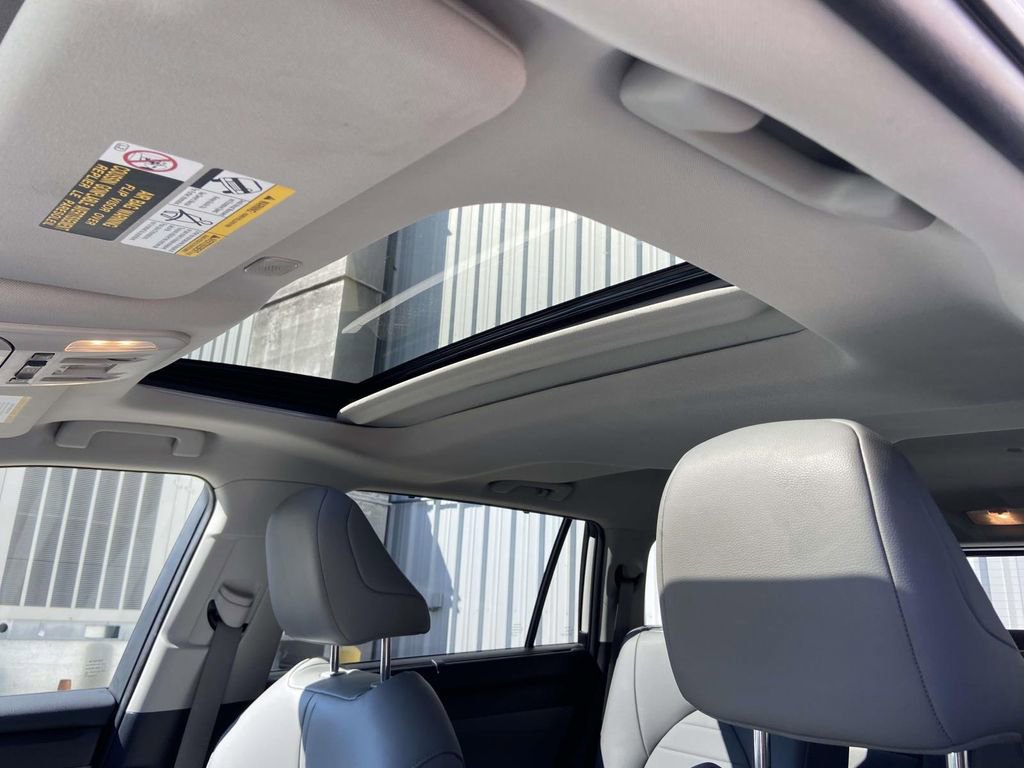 Used 2025 Toyota Highlander XLE image 18