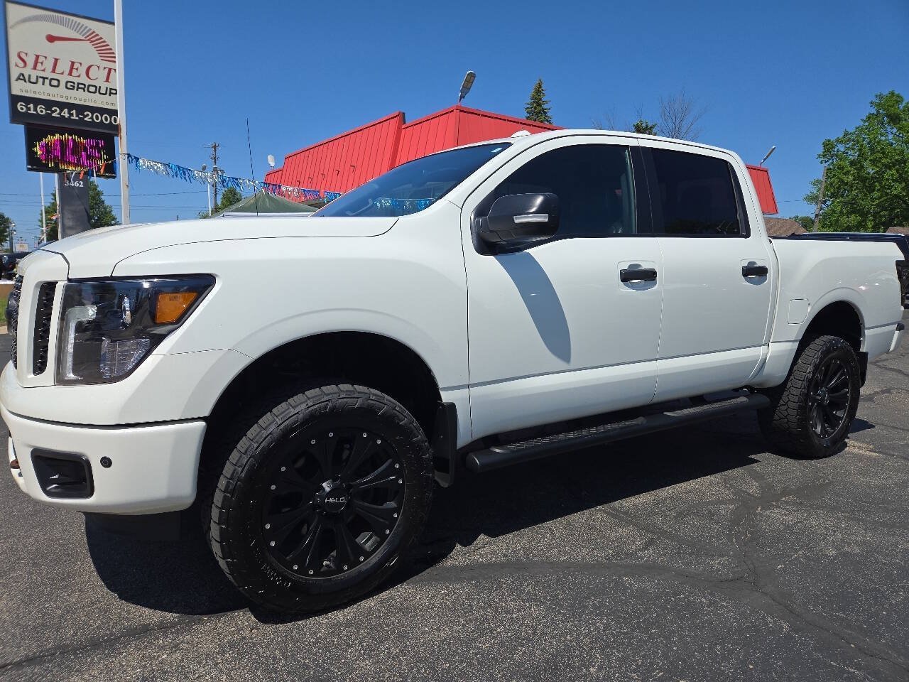Used 2018 Nissan Titan SL w/ Midnight Edition AWD/4WD image 2