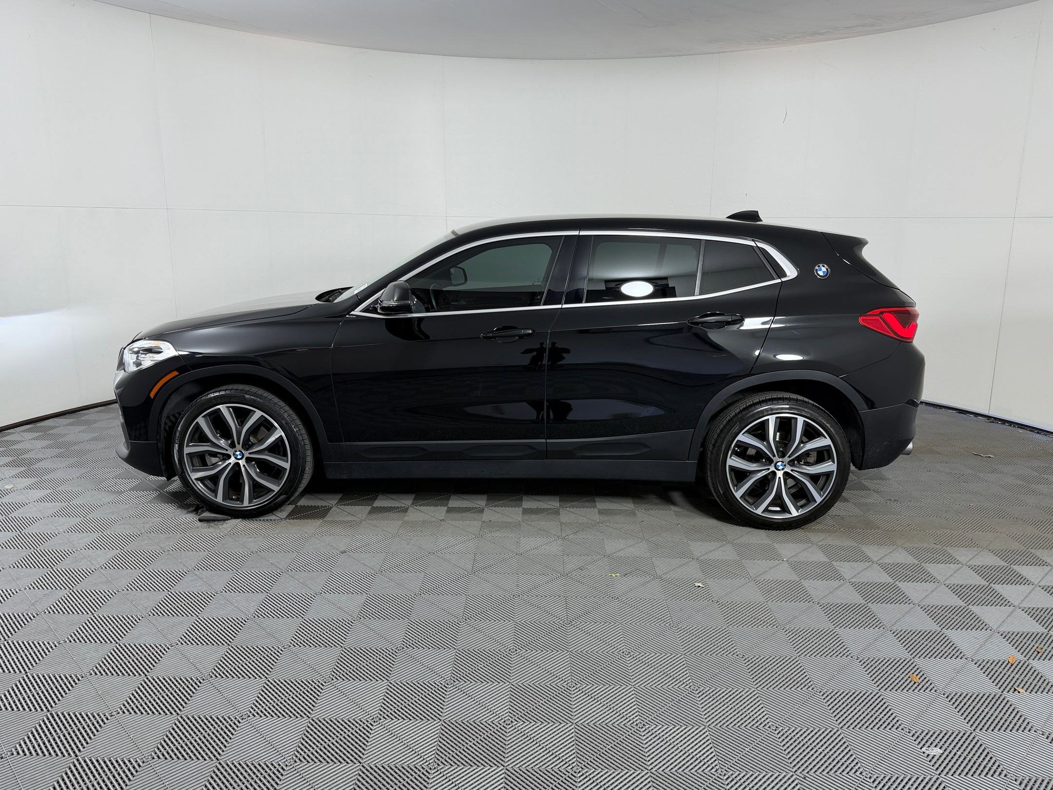 Used 2018 BMW X2 sDrive28i FWD image 2