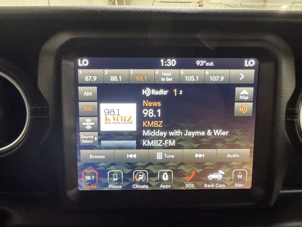 Used 2021 Jeep Wrangler Unlimited Sahara w/ Uconnect 4C Nav & Sound Group AWD/4WD image 3