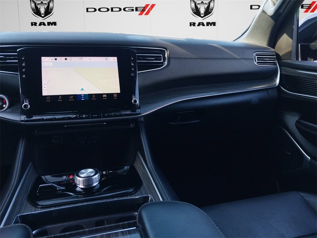 Used 2023 Jeep Wagoneer L Series II image 9