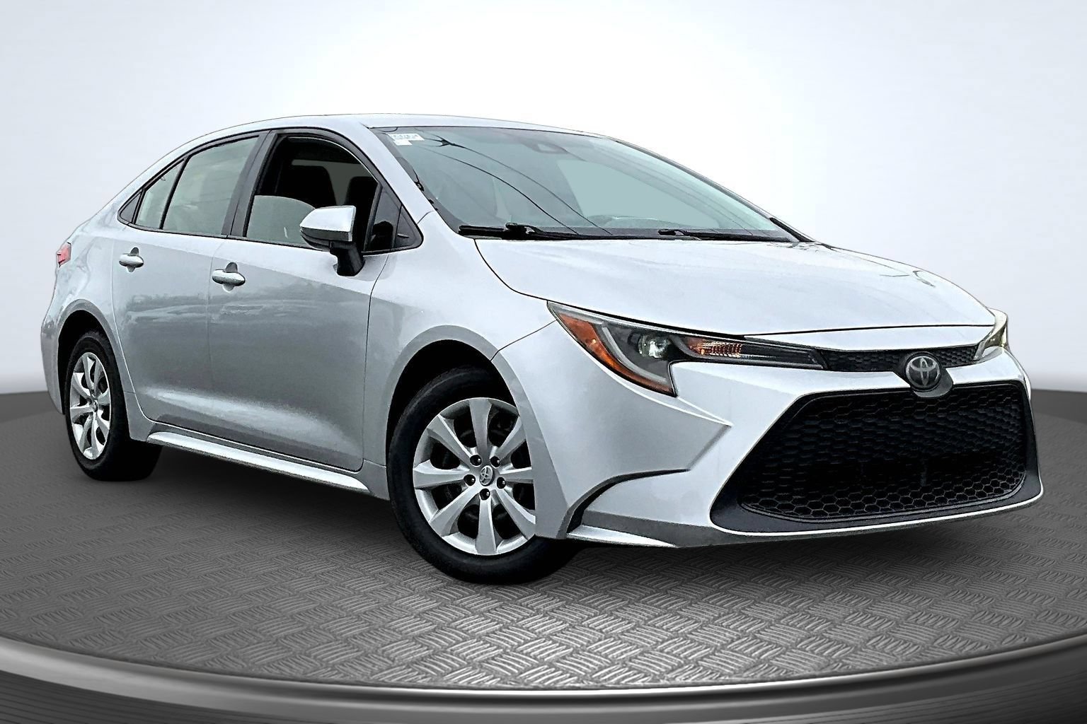 Used 2020 Toyota Corolla LE FWD image 2