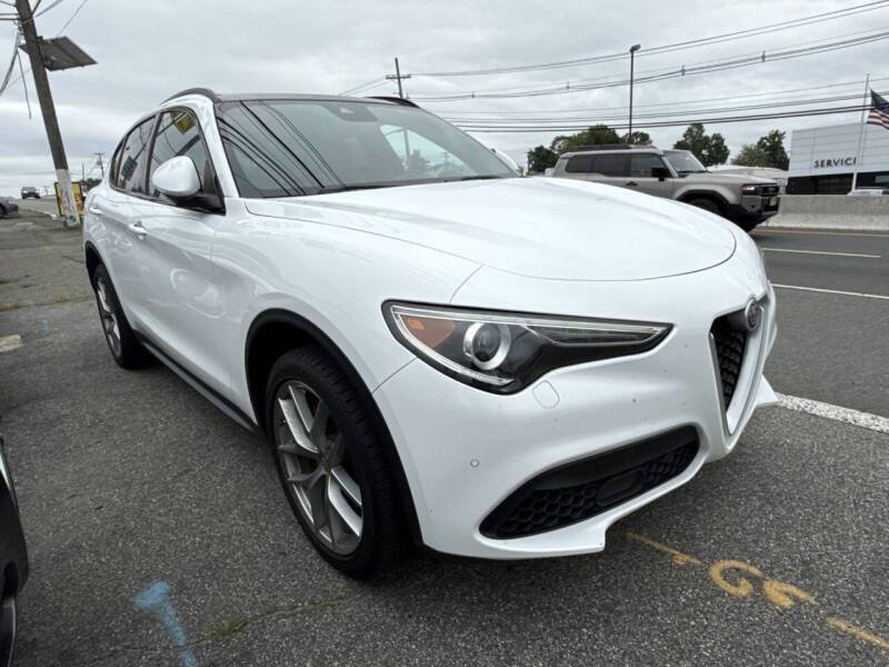 Used 2018 Alfa Romeo Stelvio Ti Sport image 1