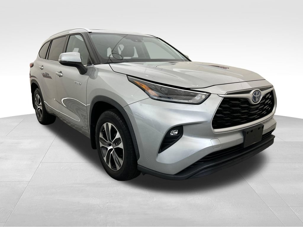 Used 2021 Toyota Highlander XLE AWD/4WD image 8