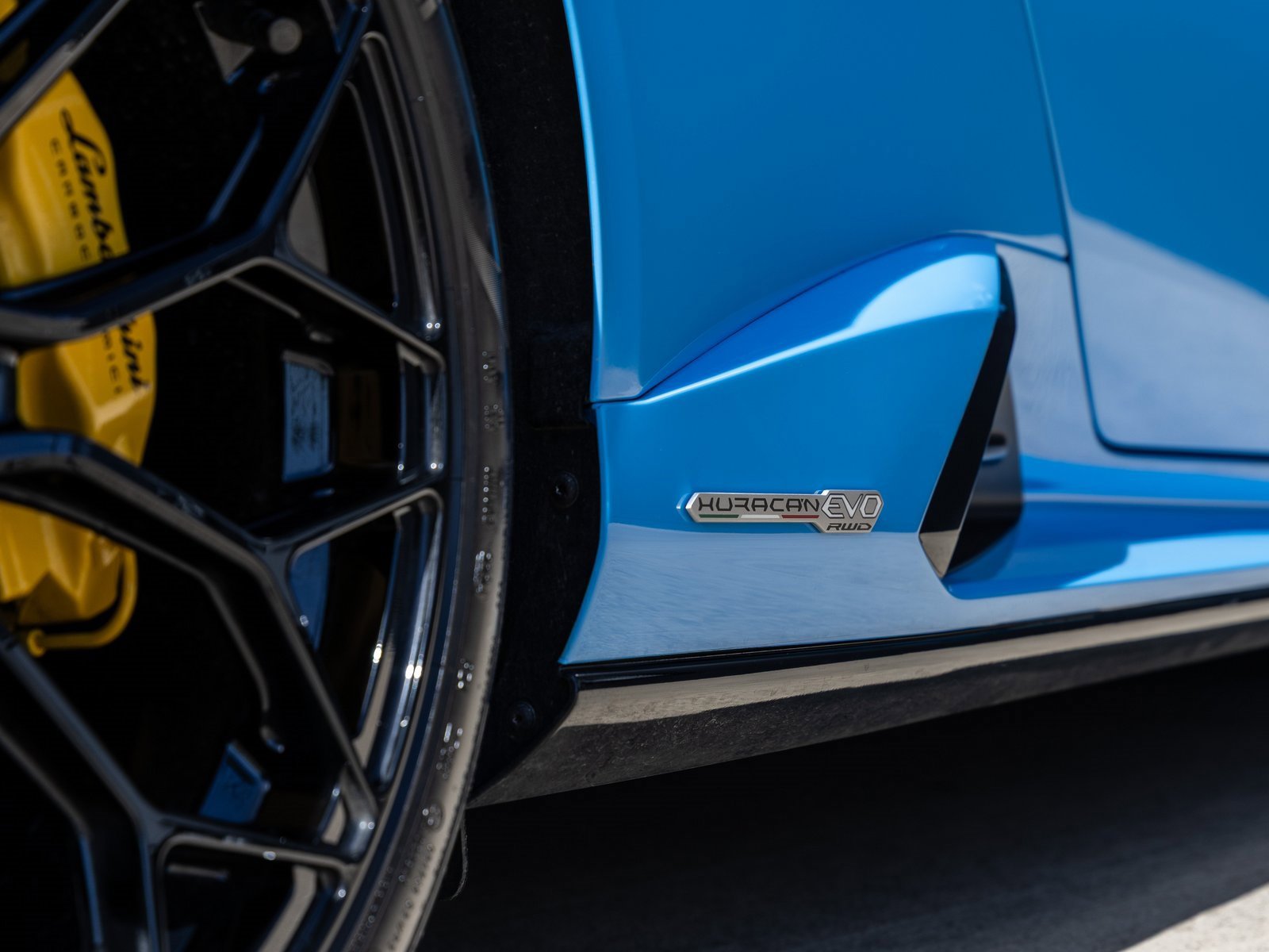 Used 2023 Lamborghini Huracan EVO image 16