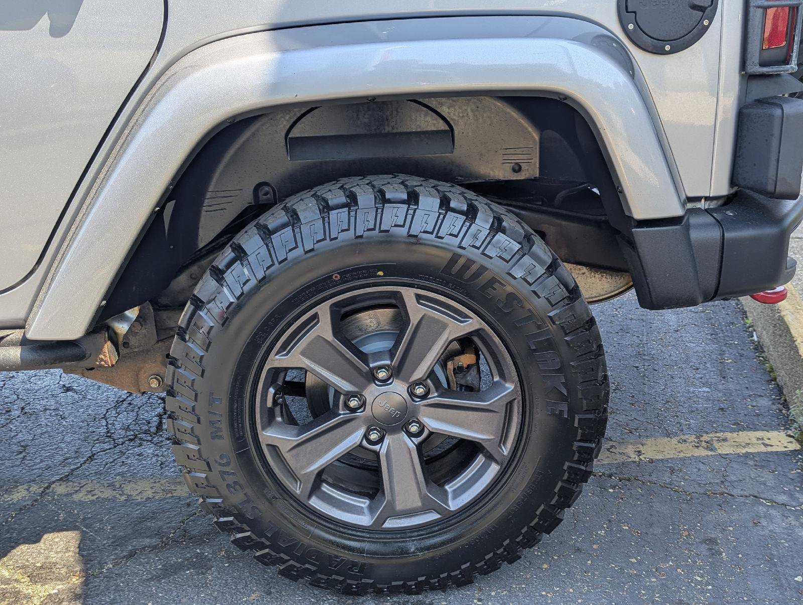 Used 2018 Jeep Wrangler Unlimited Rubicon w/ Max Tow Package AWD/4WD image 37