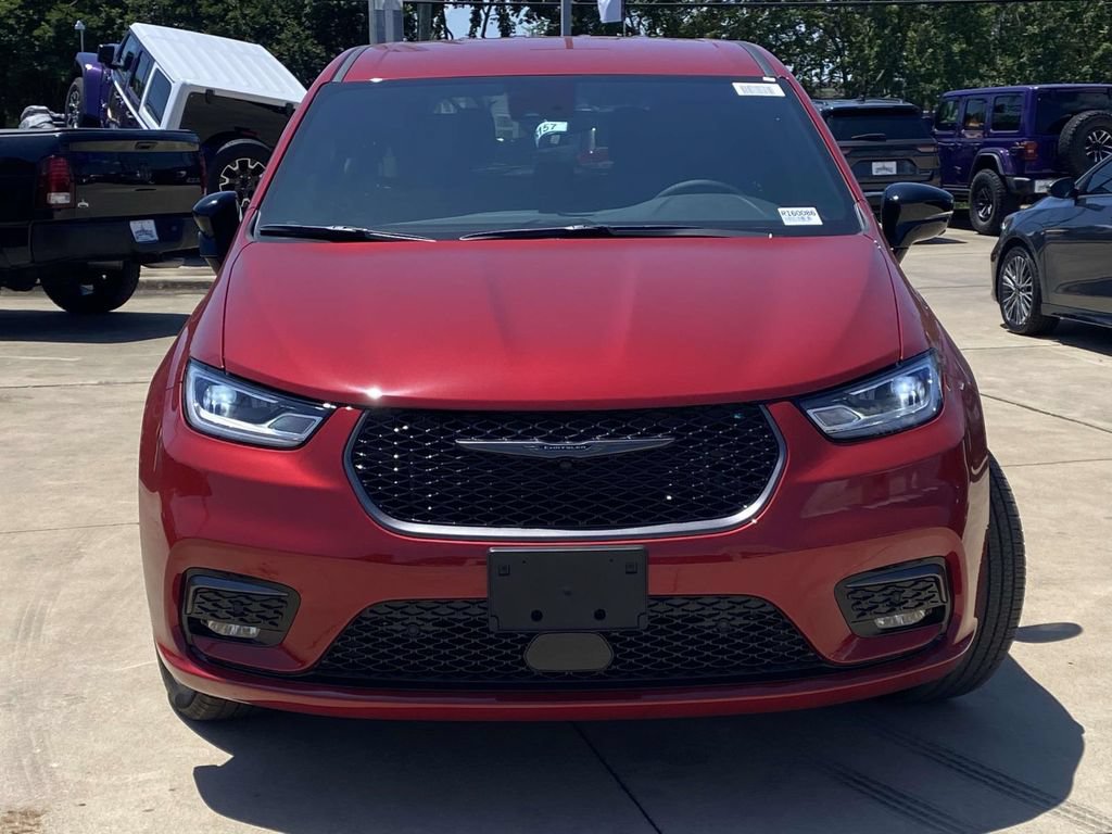 New 2026 Chrysler Pacifica Select AWD/4WD image 2