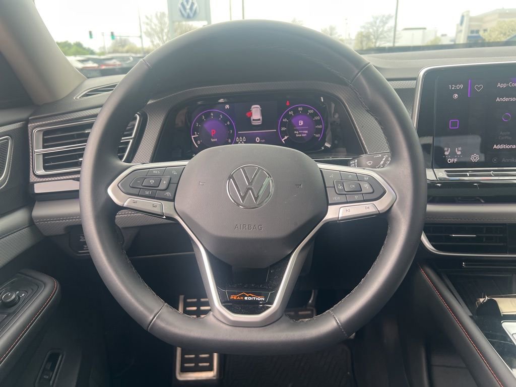 Used 2025 Volkswagen Atlas Peak Edition SE image 28