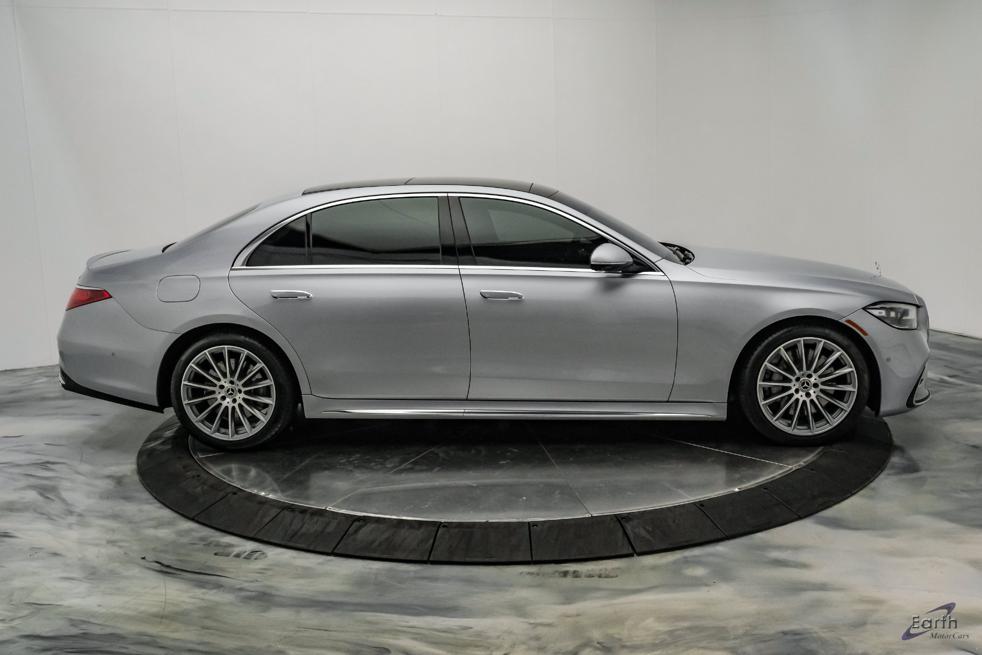 Used 2022 Mercedes-Benz S 580 4MATIC Sedan w/ AMG Line Package image 25