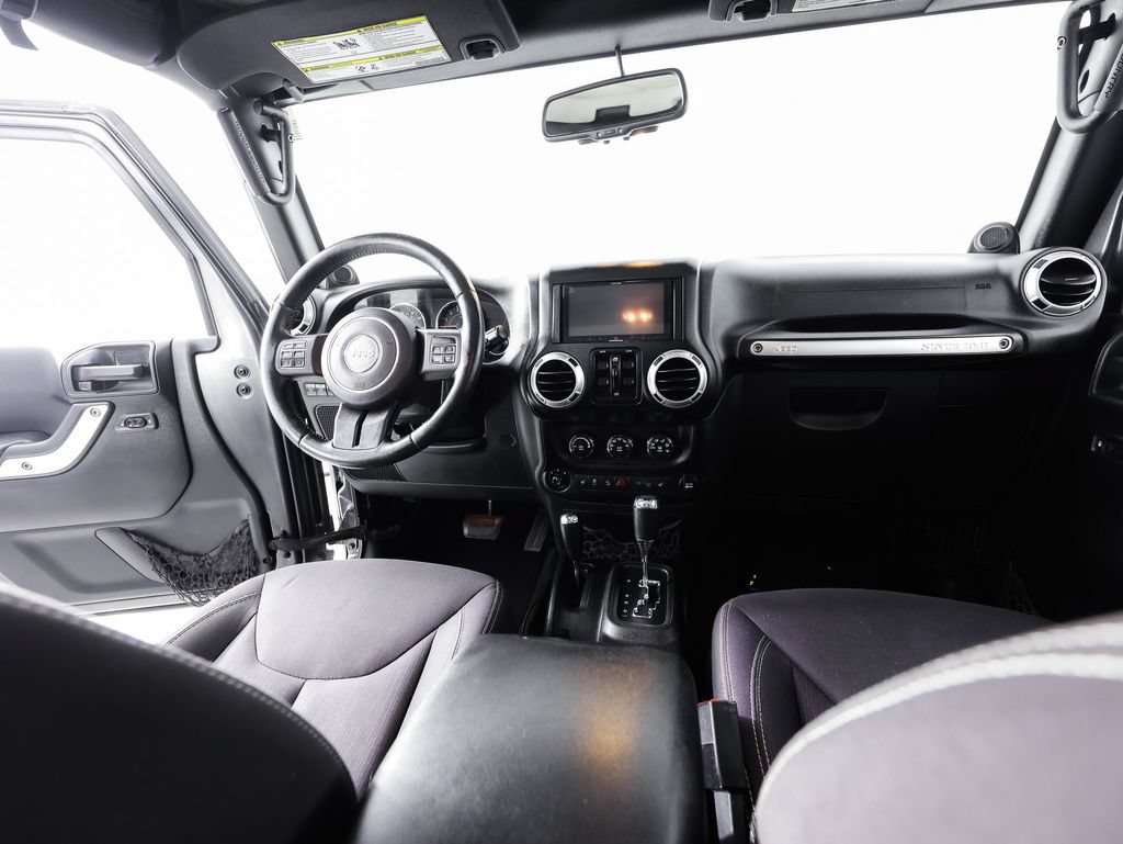 Used 2014 Jeep Wrangler Unlimited Rubicon w/ Dual Top Group AWD/4WD image 19