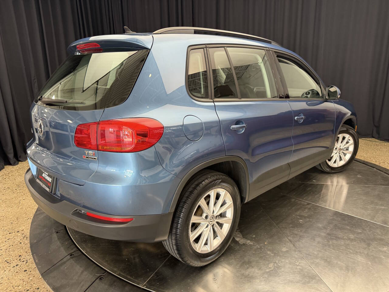 Used 2018 Volkswagen Tiguan Limited w/ Premium Package AWD/4WD image 10