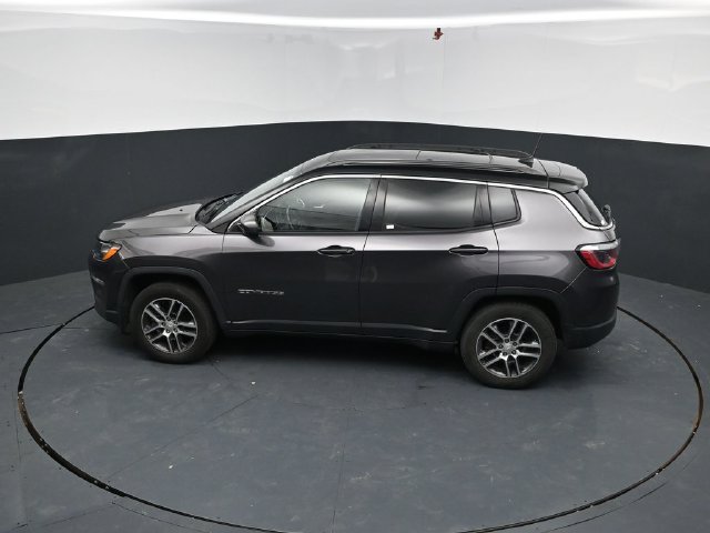 Used 2018 Jeep Compass Latitude w/ Popular Equipment Group AWD/4WD image 23