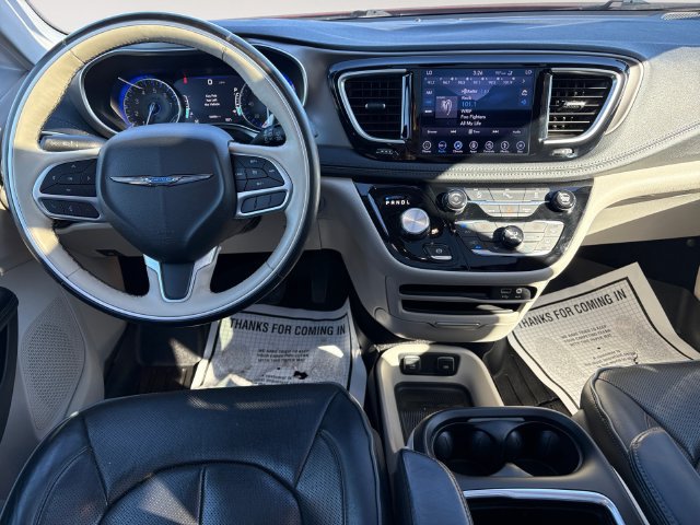 Used 2018 Chrysler Pacifica Limited w/ Tire & Wheel Group FWD image 10