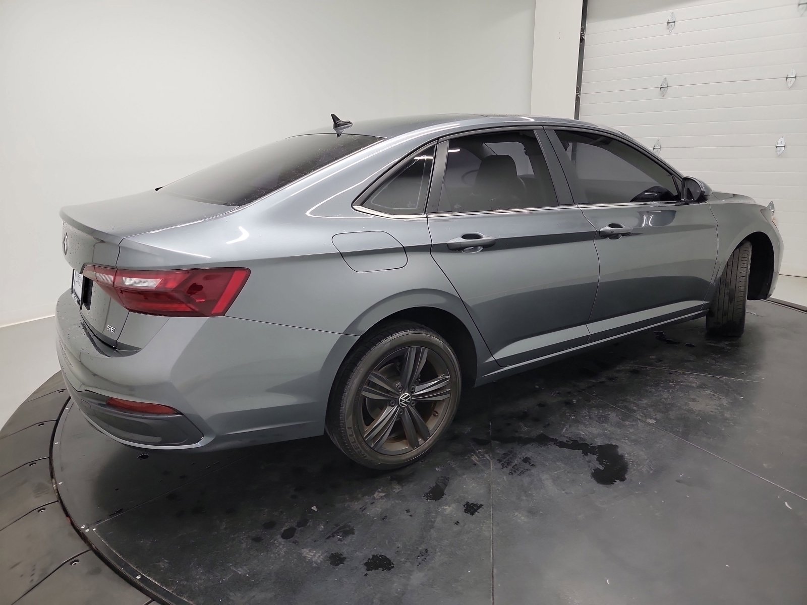 Used 2024 Volkswagen Jetta SE FWD image 9