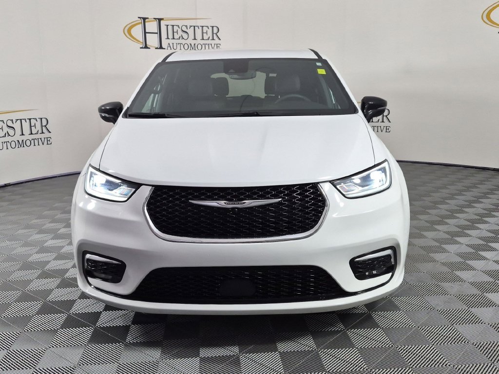 Used 2025 Chrysler Pacifica Select FWD image 9