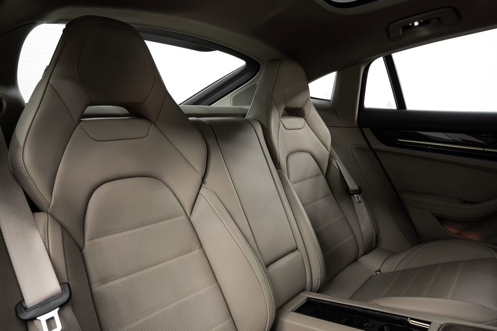 Used 2024 Porsche Panamera 4 image 37