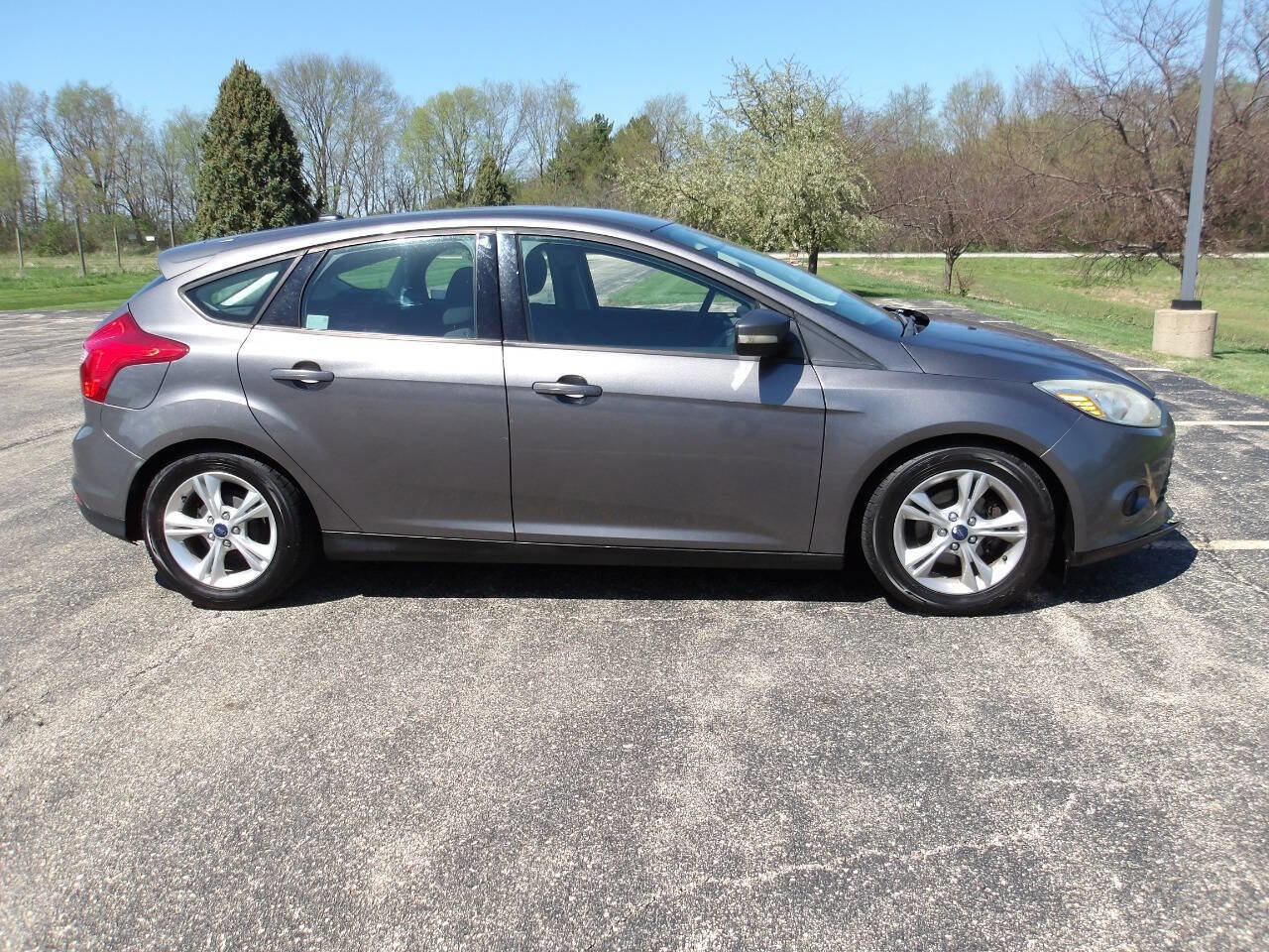 Used 2014 Ford Focus SE FWD image 2