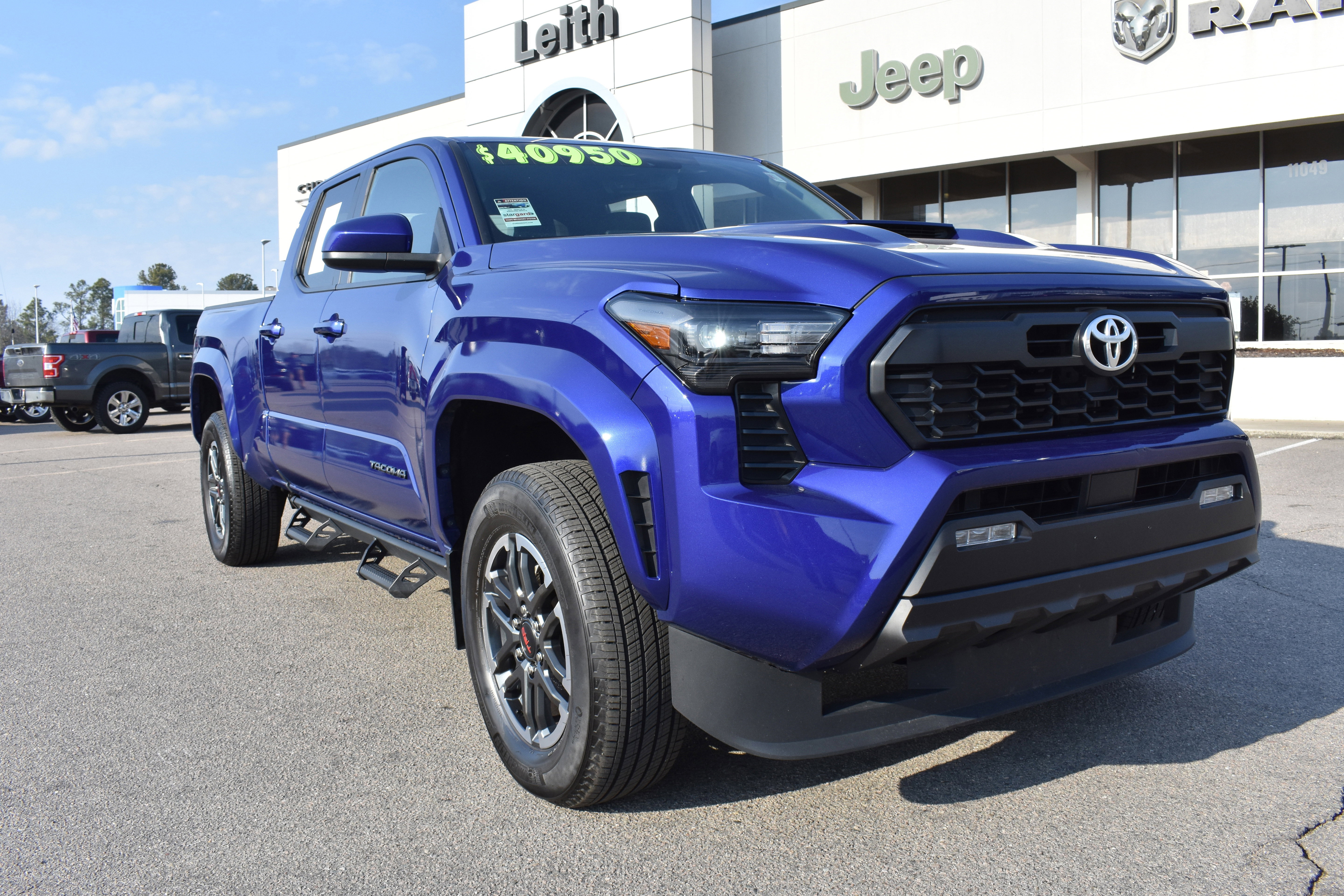 Used 2024 Toyota Tacoma TRD Sport image 3