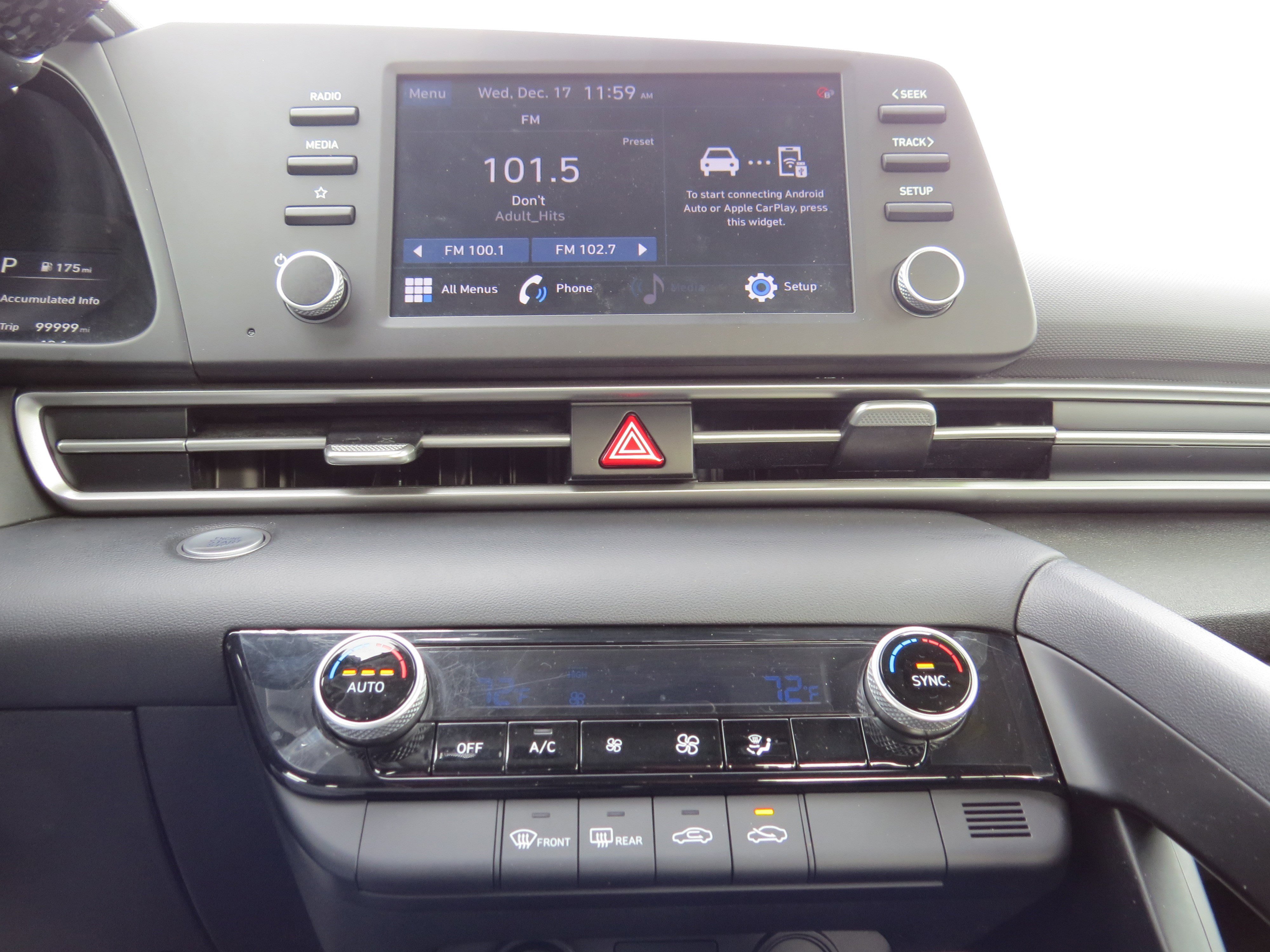 Used 2023 Hyundai Elantra SEL image 22