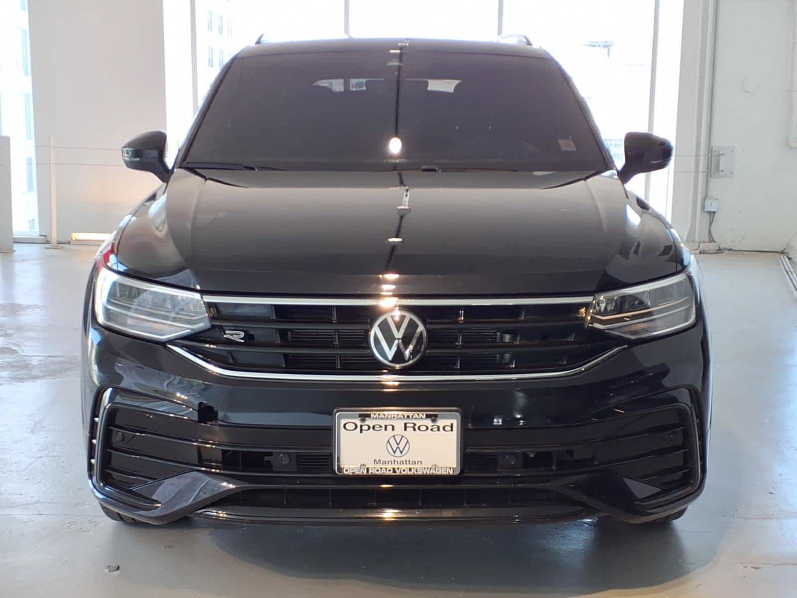 Used 2023 Volkswagen Tiguan SE R-Line AWD/4WD image 2