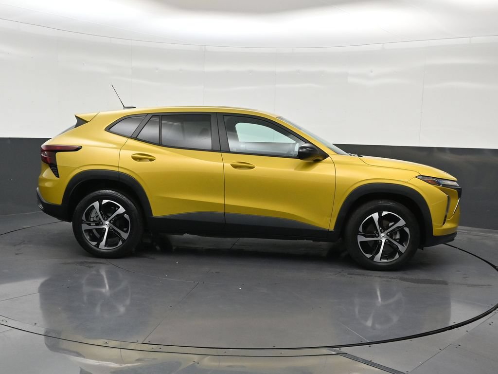 Used 2024 Chevrolet Trax RS w/ Sunroof Package FWD image 7