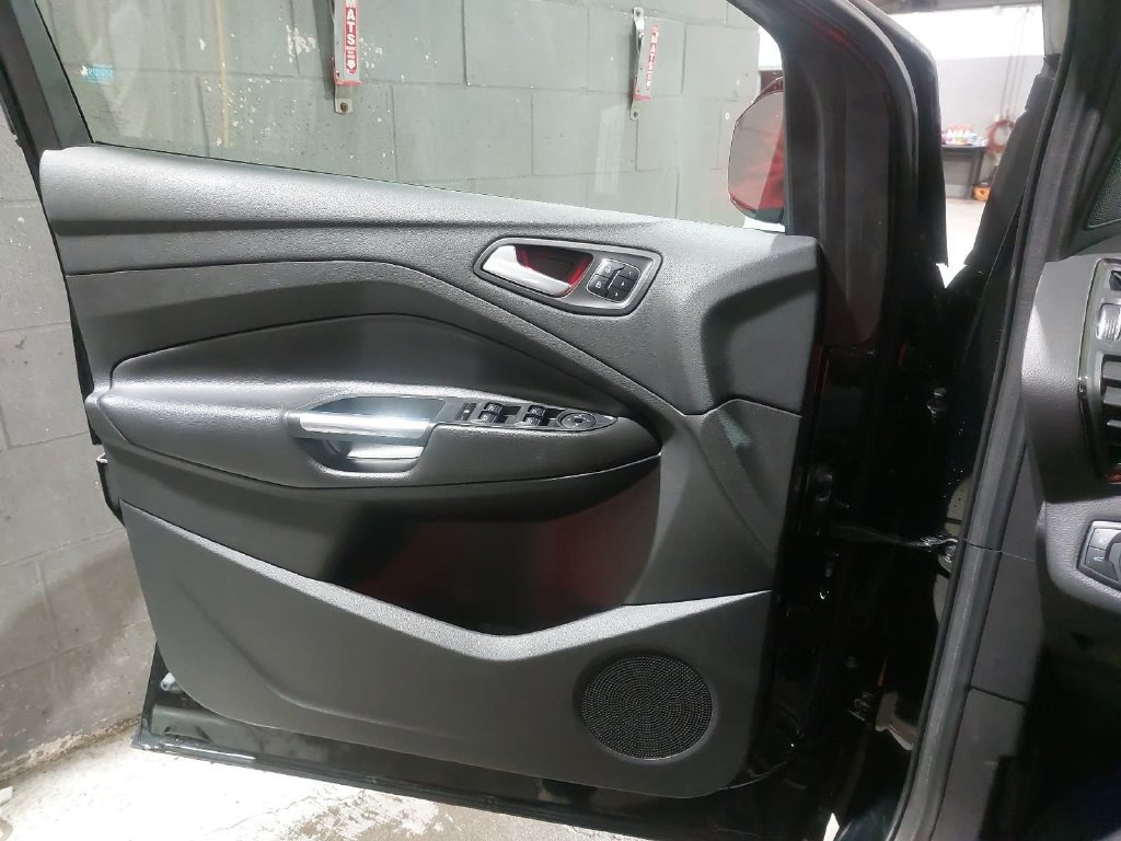 Used 2017 Ford Escape Titanium w/ Equipment Group 301A AWD/4WD image 27