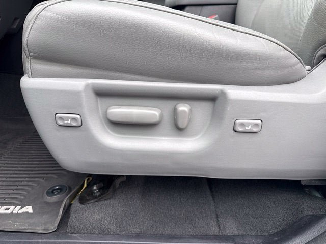 Used 2019 Toyota Sequoia Platinum AWD/4WD image 31