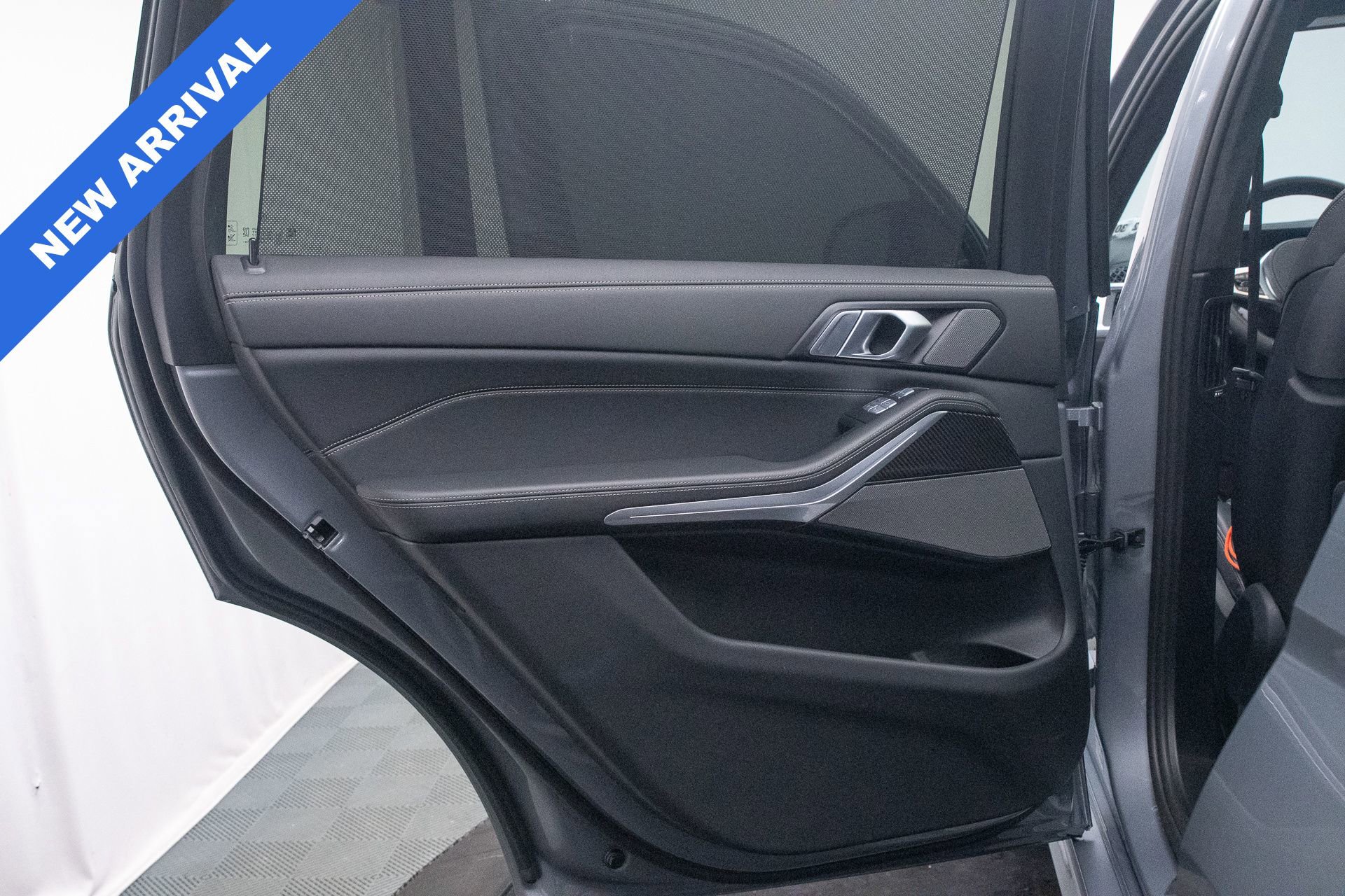 Used 2025 BMW X7 M60i w/ Executive Package image 28