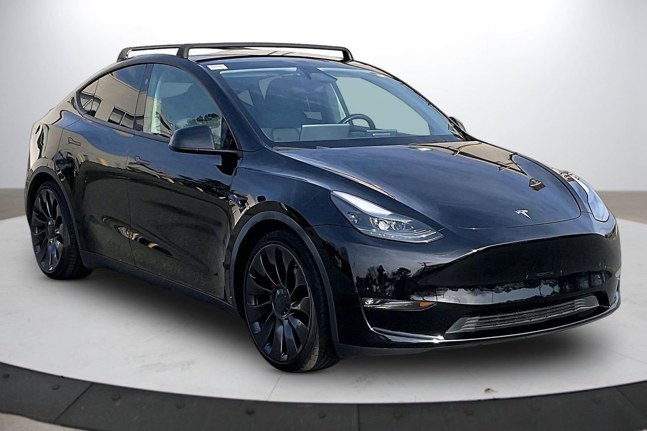 Used 2023 Tesla Model Y Performance image 2