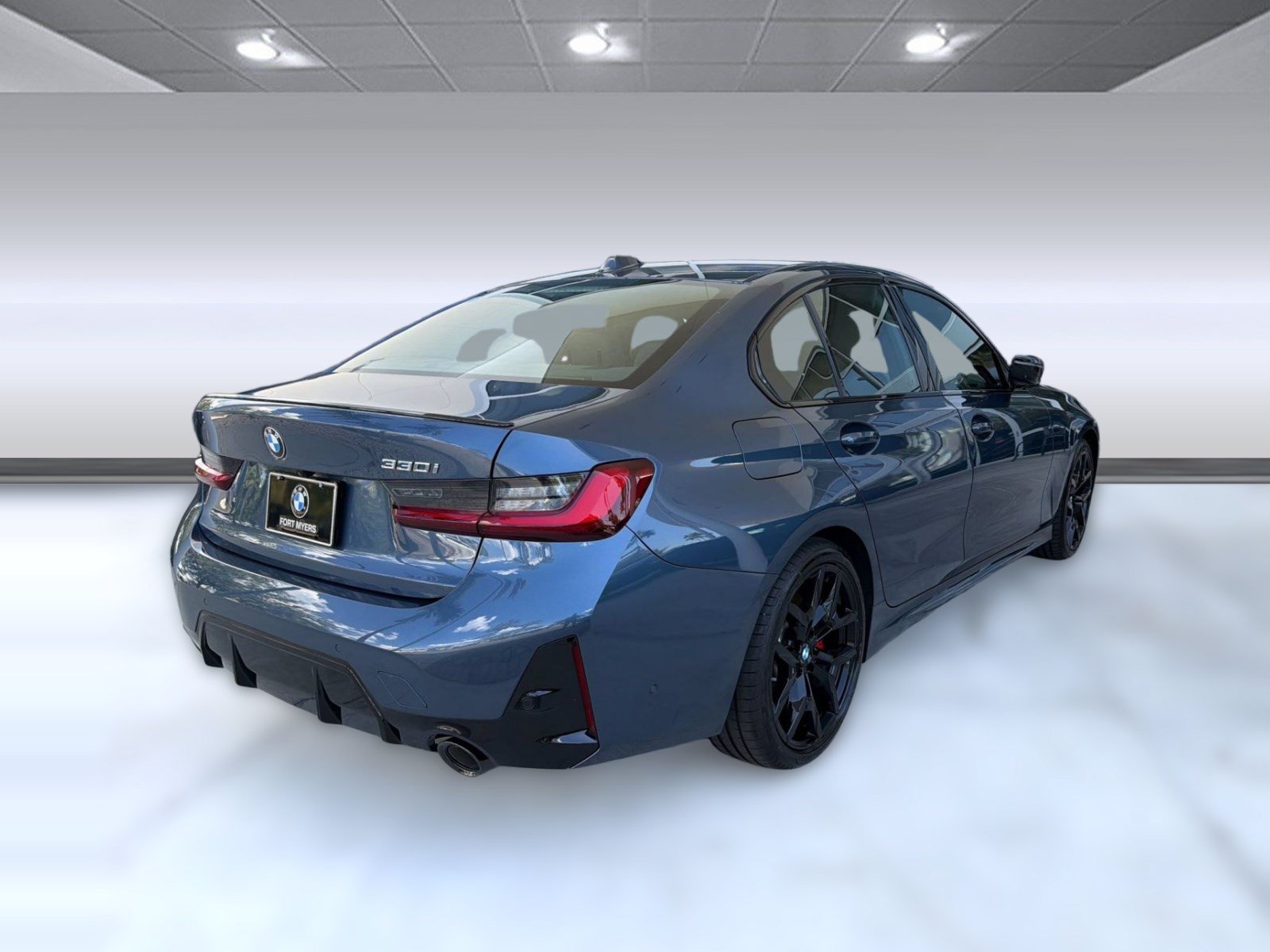 Used 2026 BMW 330i Sedan w/ M Sport Package RWD image 9