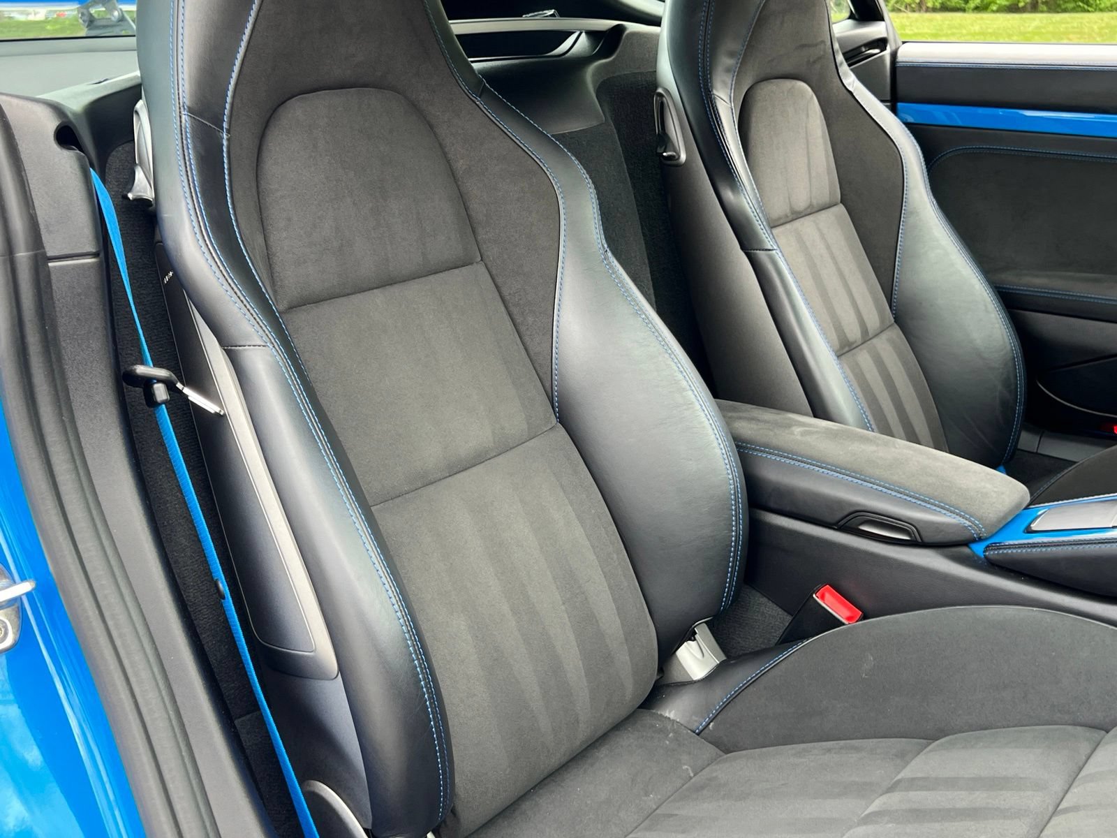 Certified 2023 Porsche 718 Cayman GT4 RWD image 19