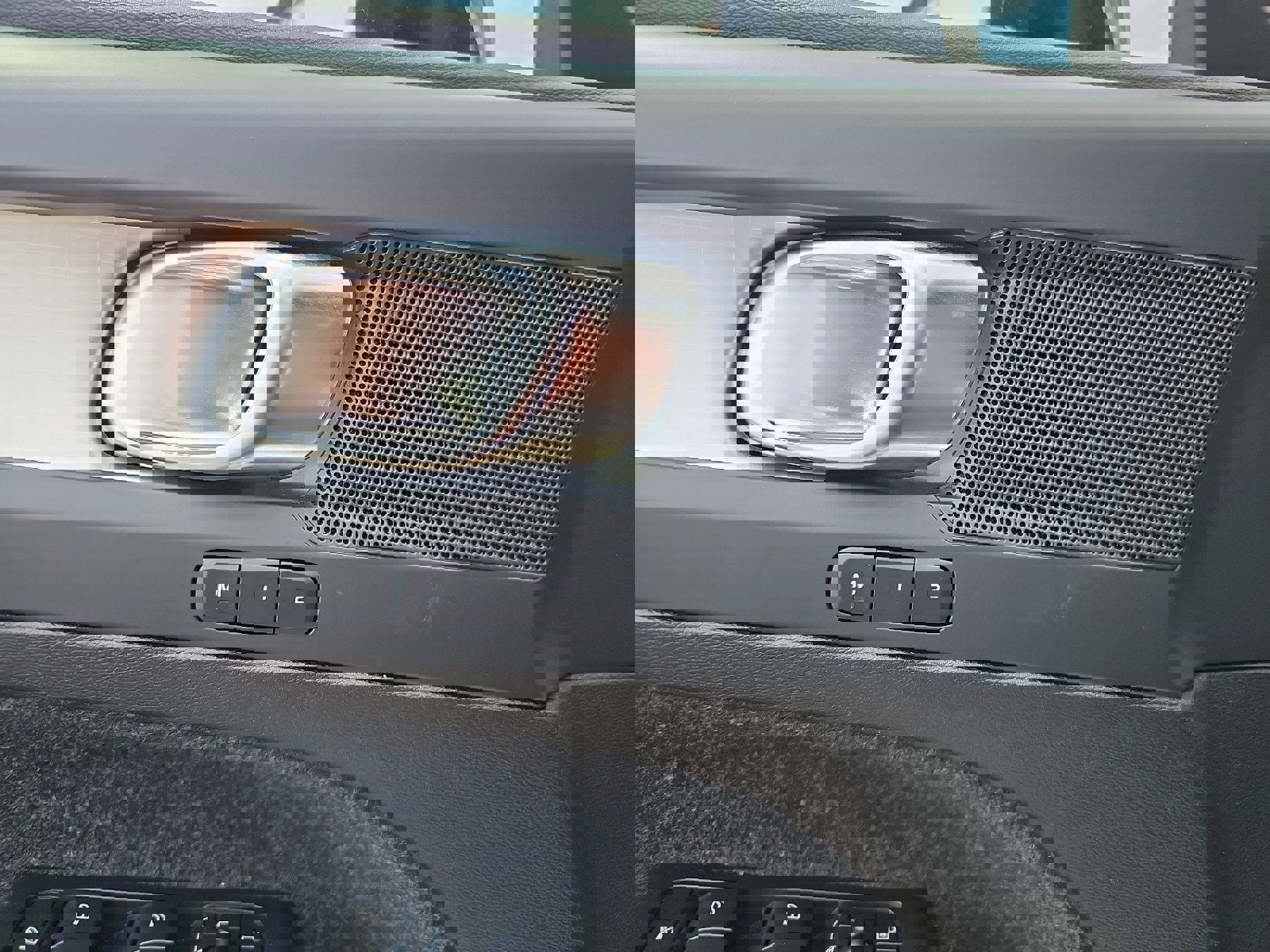 Used 2024 Volvo XC40 B5 Core image 8