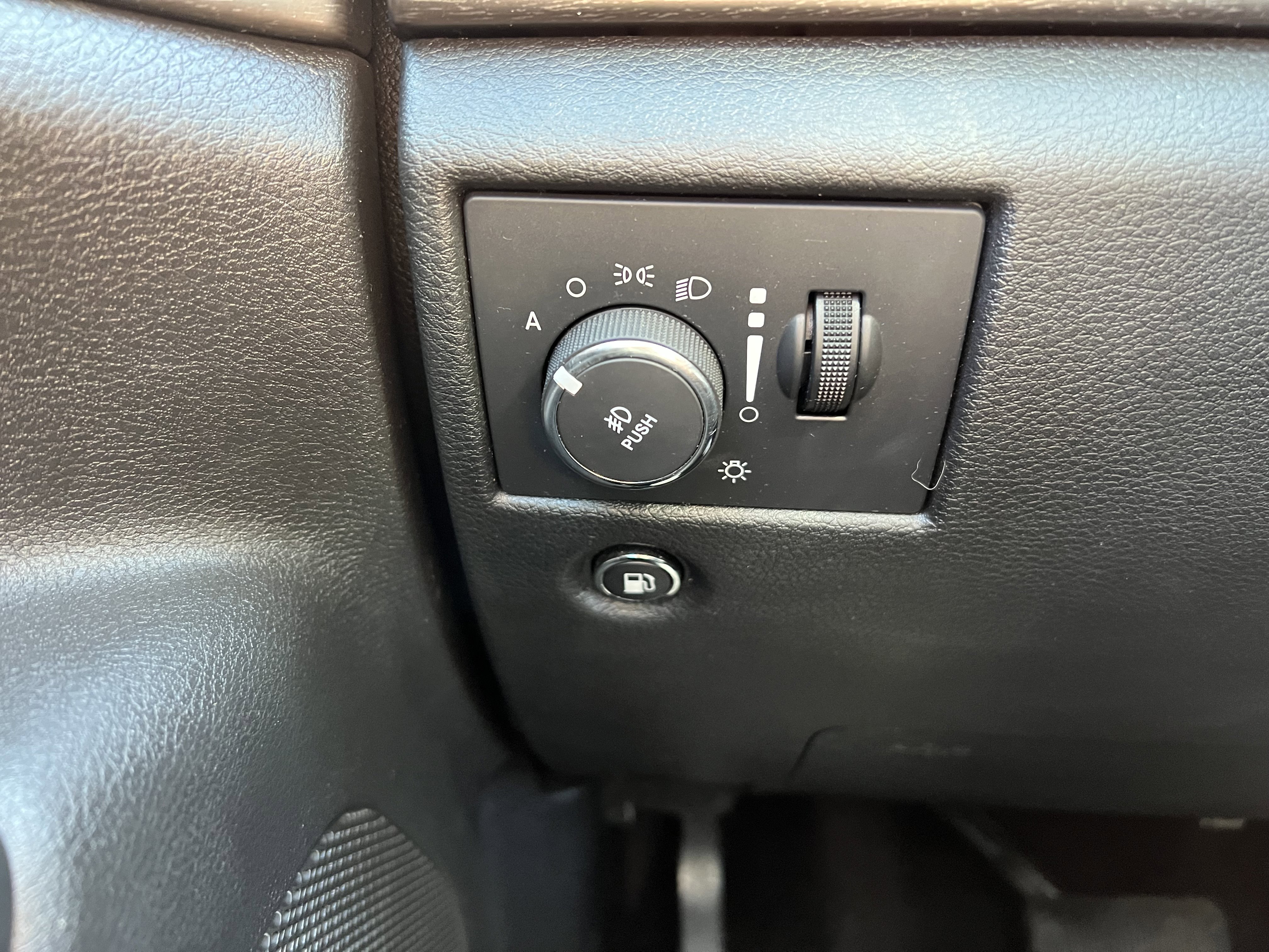 Used 2016 Jeep Grand Cherokee Laredo w/ Quick Order Package 23E image 18