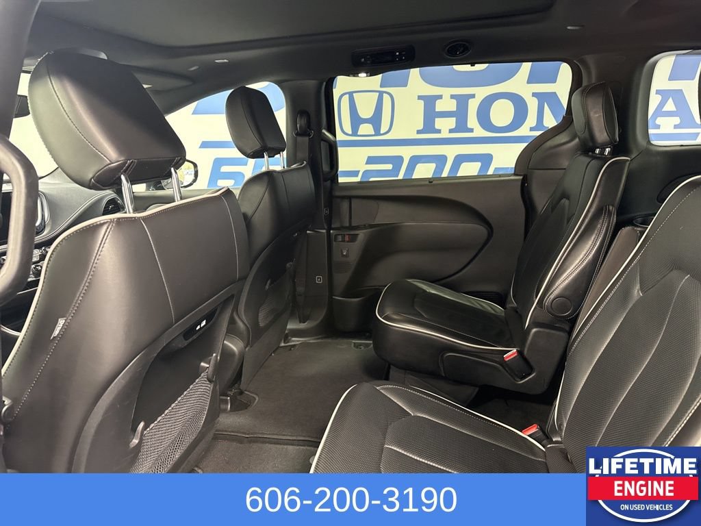 Used 2025 Chrysler Pacifica Limited FWD image 14
