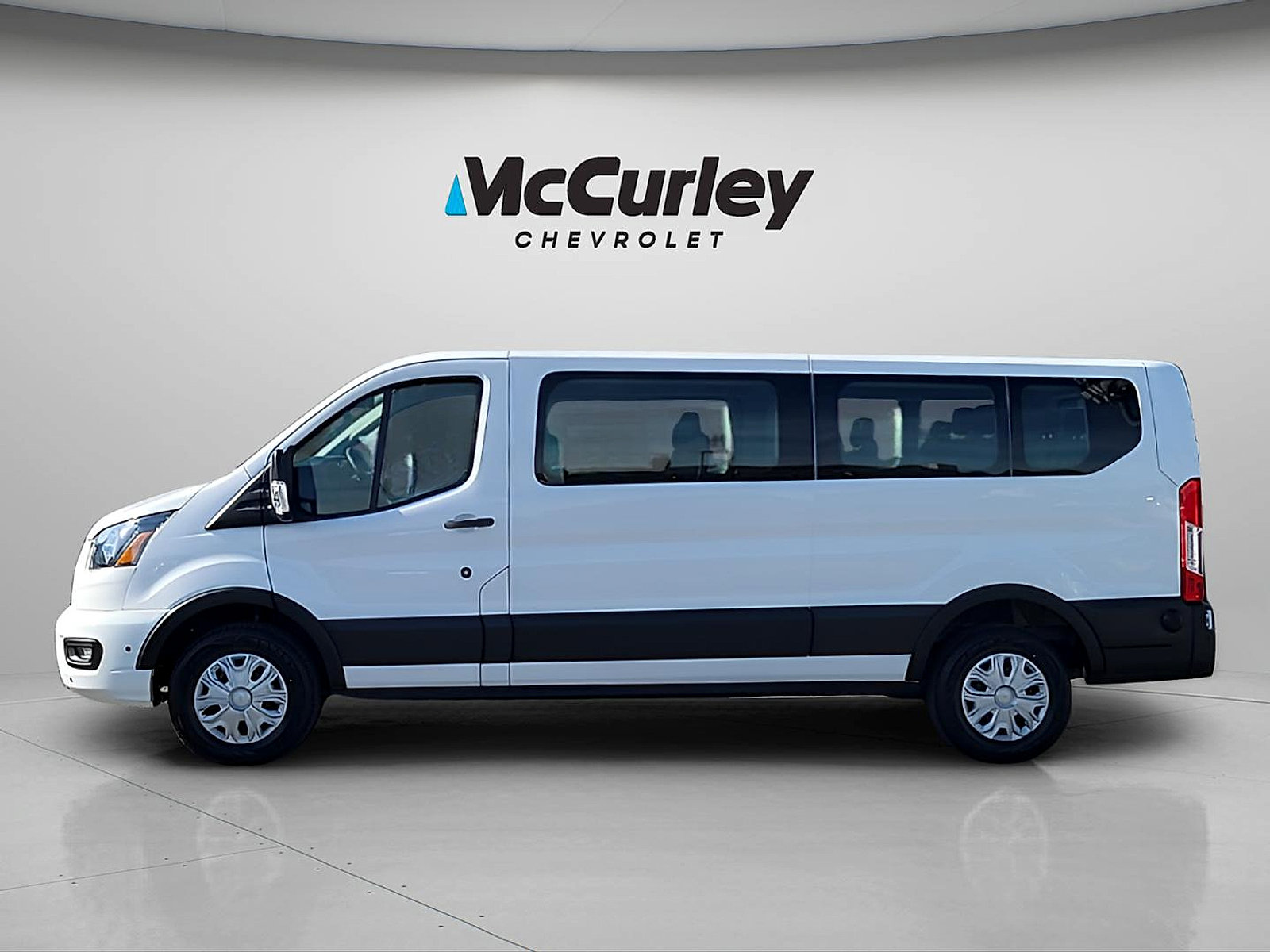 Used 2024 Ford Transit 350 XLT RWD image 4
