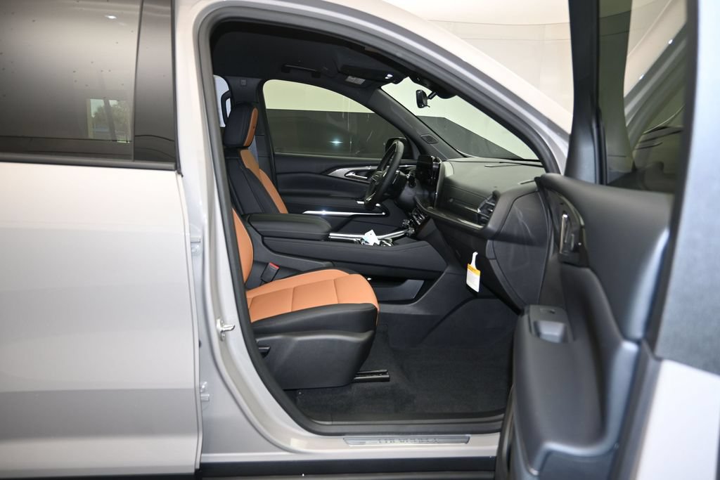 New 2027 Chevrolet Traverse Z71 w/ Enhanced Driving Package AWD/4WD image 29