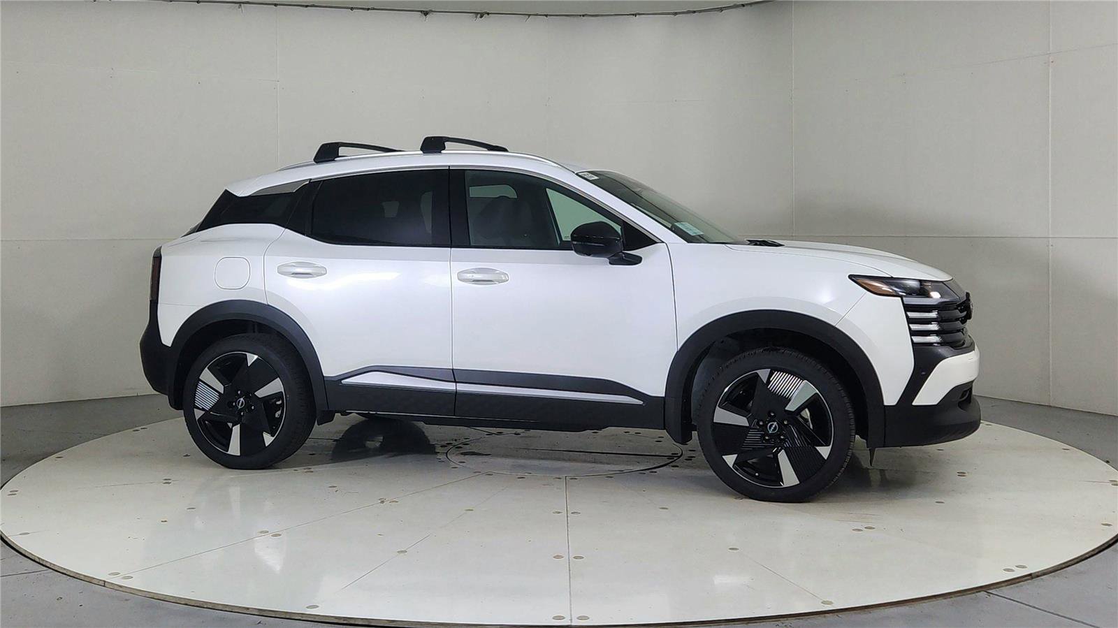 New 2026 Nissan Kicks SR w/ Cold Weather Package image 8