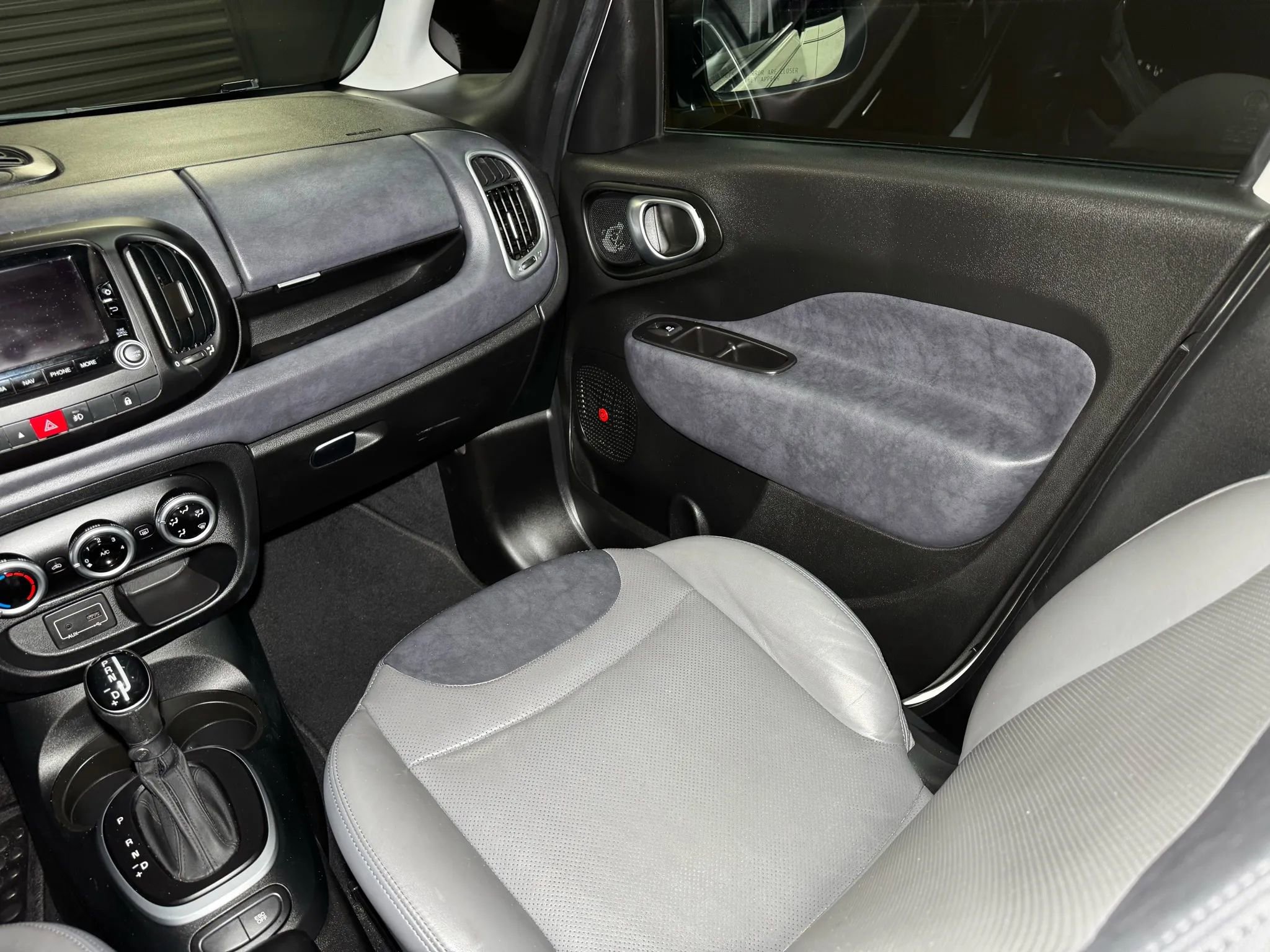 Used 2017 FIAT 500L Trekking w/ Dual-Pane Sunroof Package FWD image 26