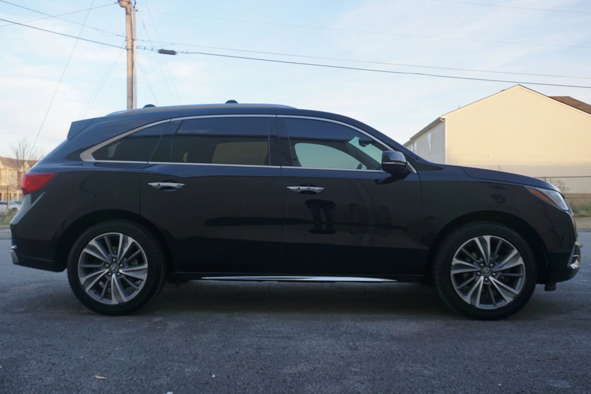 Used 2017 Acura MDX SH-AWD w/ Technology Package image 4