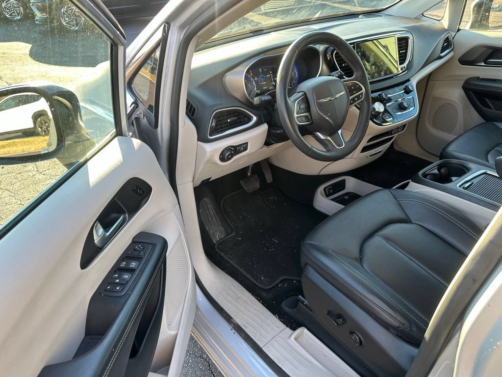 Used 2024 Chrysler Pacifica Touring-L FWD image 28