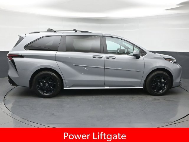 Used 2025 Toyota Sienna XLE Woodland Edition AWD/4WD image 8
