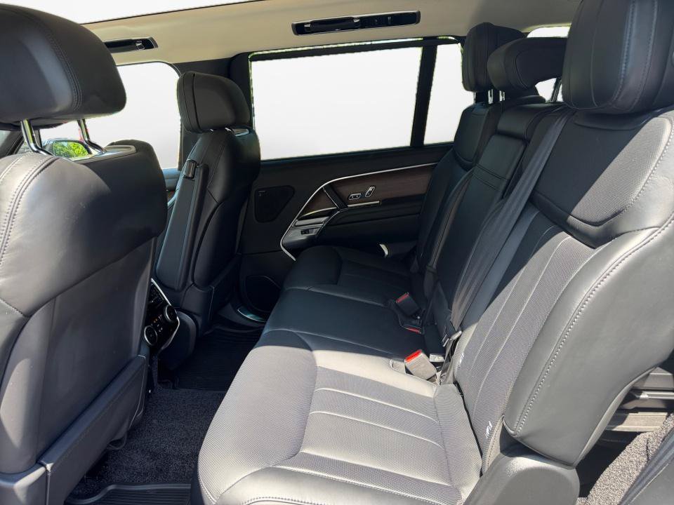 New 2026 Land Rover Range Rover Long Wheelbase SE AWD/4WD image 13