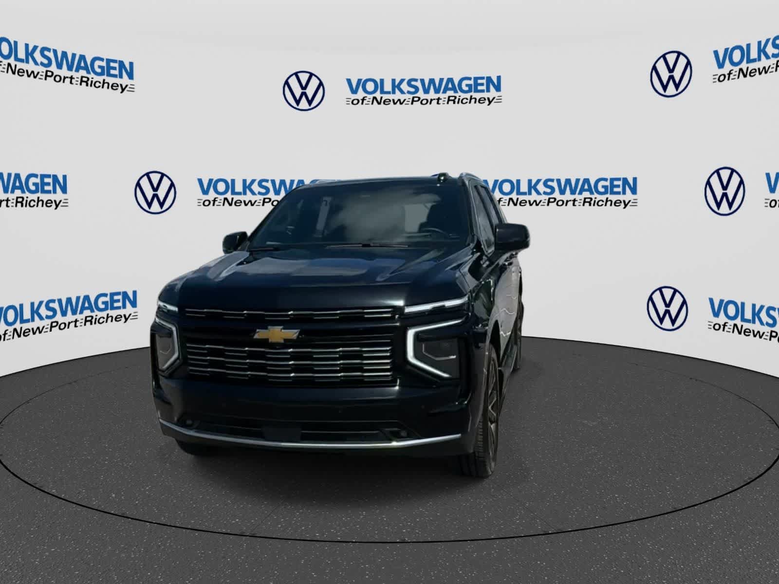 Used 2025 Chevrolet Tahoe High Country AWD/4WD image 3