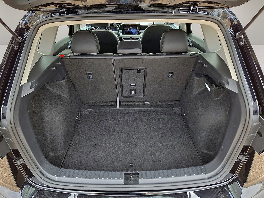 Used 2026 Volkswagen Taos SE FWD image 14