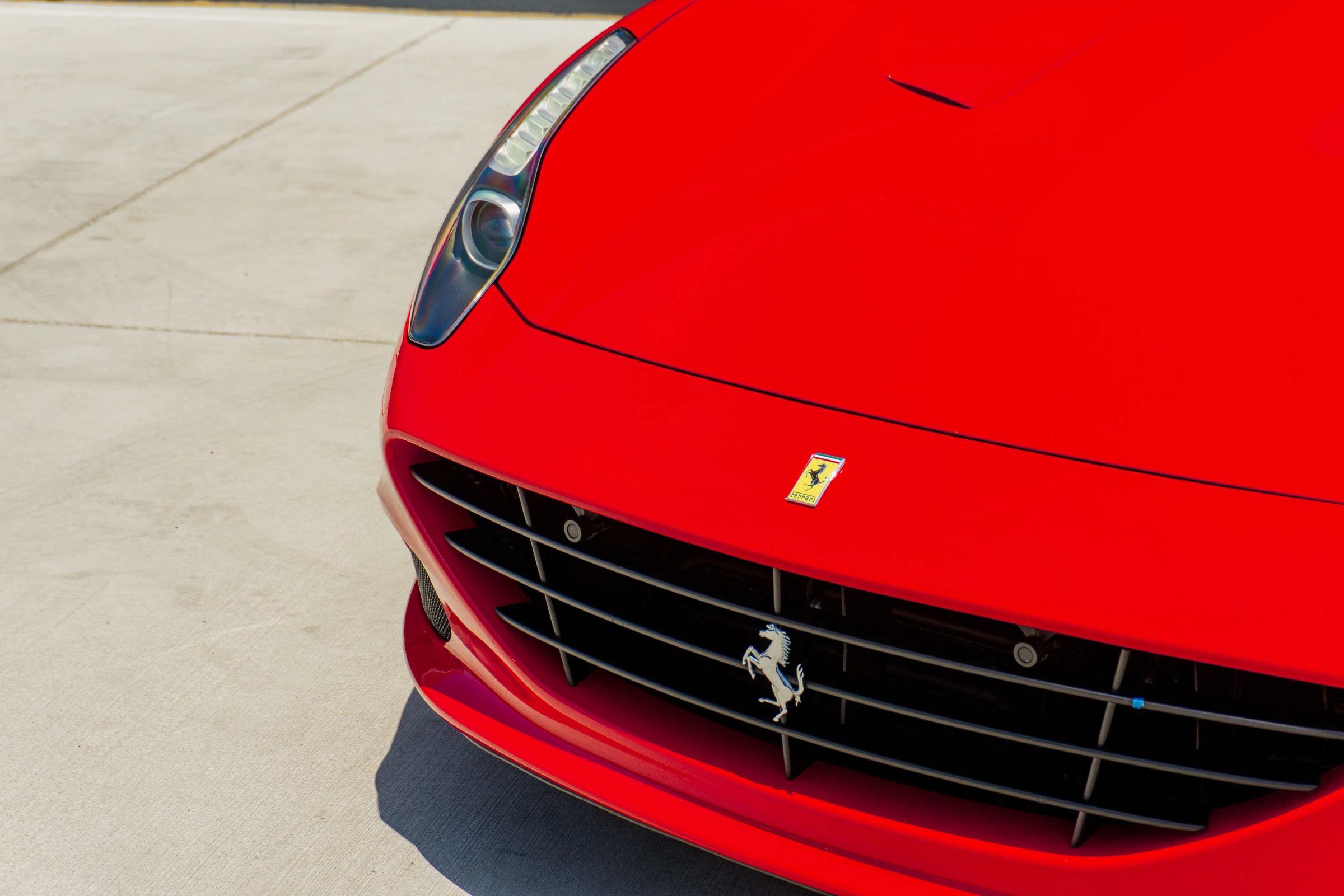 Used 2016 Ferrari California T RWD image 17