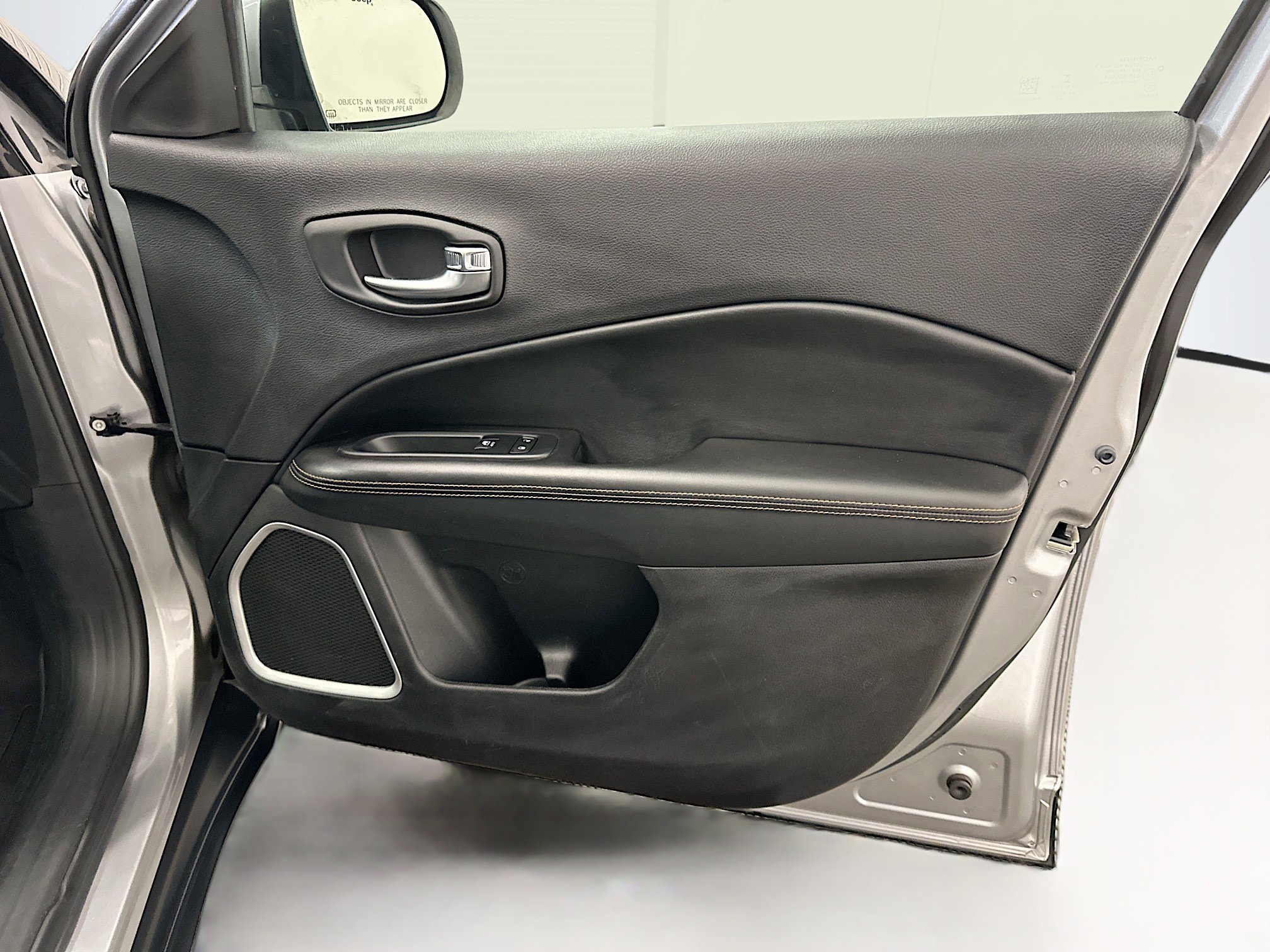 Used 2018 Jeep Compass Limited w/ Navigation Group AWD/4WD image 34